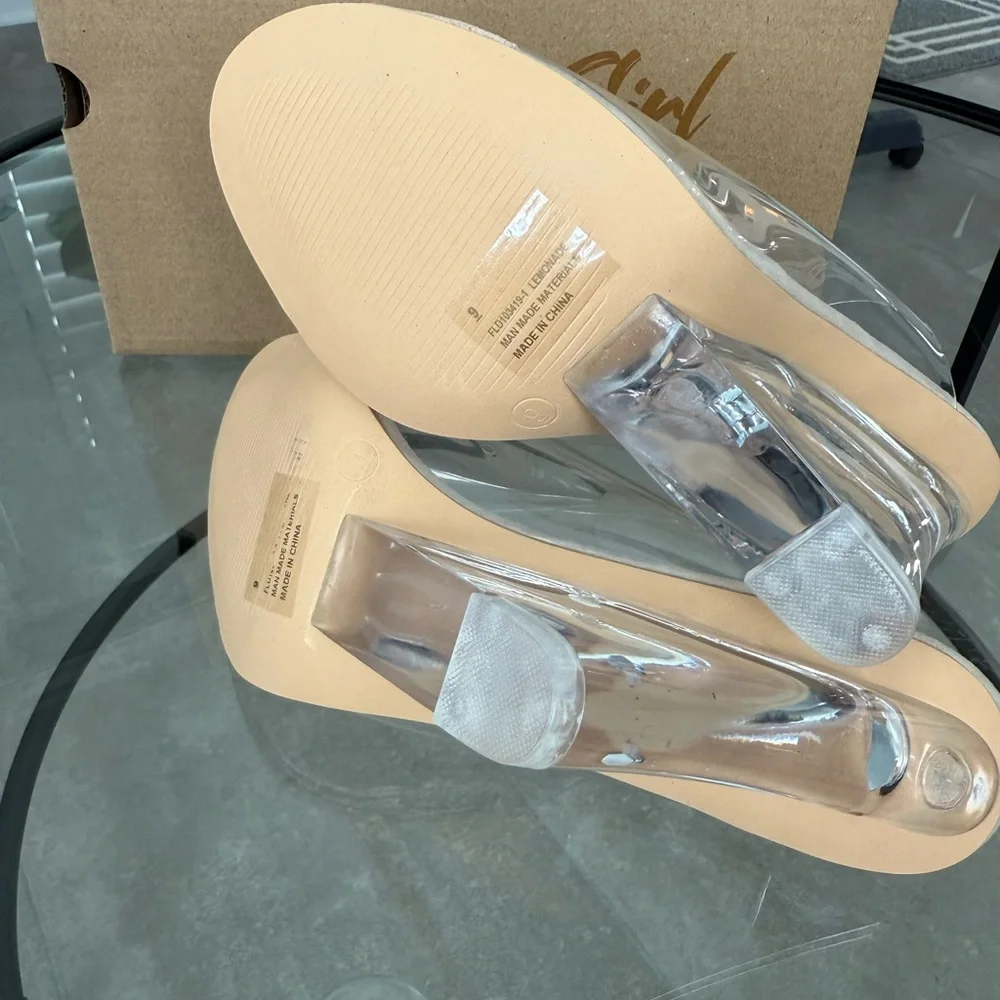 NIB Cape Robbin Women's  Open Square Toe Novelty Heel - Single Square Toe Cear